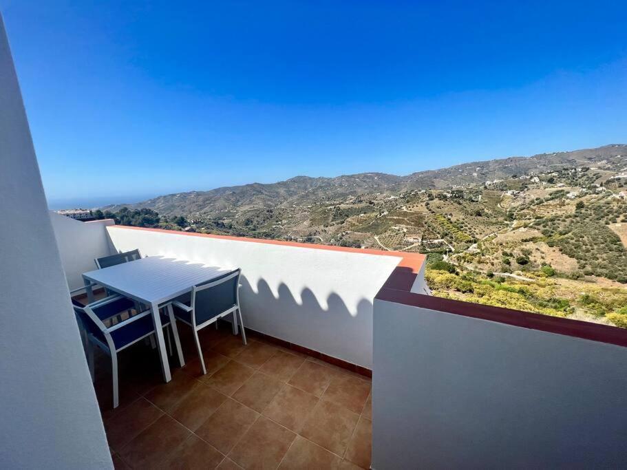 Atico Con Increibles Vistas A Las Montanas Y Mar Frigiliana Exteriér fotografie