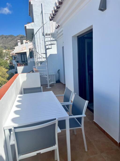 Atico Con Increibles Vistas A Las Montanas Y Mar Frigiliana Exteriér fotografie