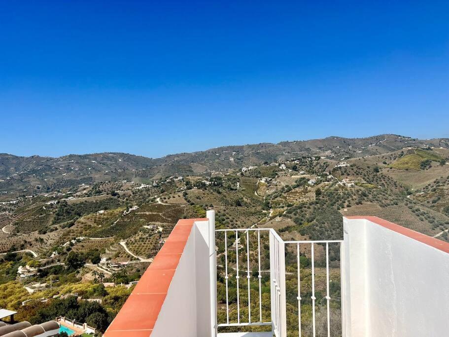 Atico Con Increibles Vistas A Las Montanas Y Mar Frigiliana Exteriér fotografie